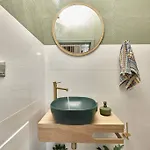 Centrally Yours: Spacious House In The Center Apartman *