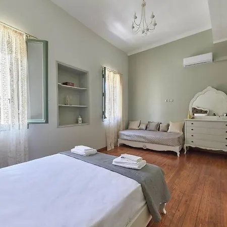 Centrally Yours: Spacious House In The Center * Chania (Crete)