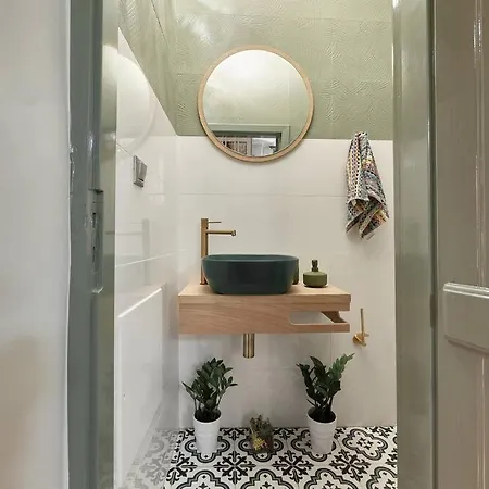 Centrally Yours: Spacious House In The Center Hanya
