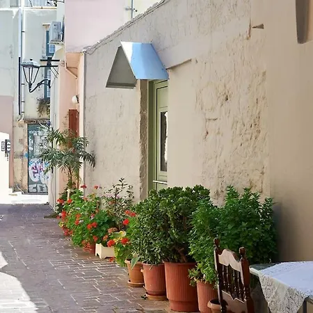 Centrally Yours: Spacious House In The Center Apartamento