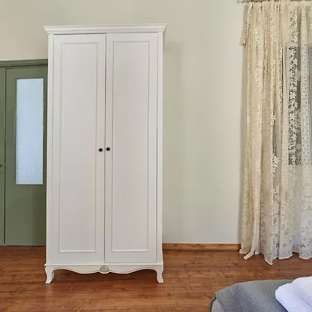 Centrally Yours: Spacious House In The Center Apartamento Chania (Crete)