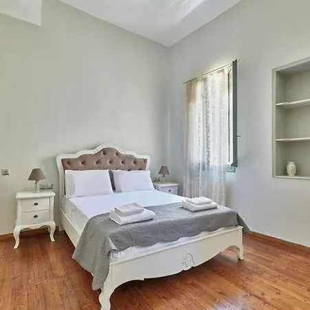 Centrally Yours: Spacious House In The Center *