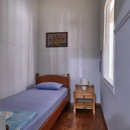 Apartment Centrally Yours: Spacious House In The Center *