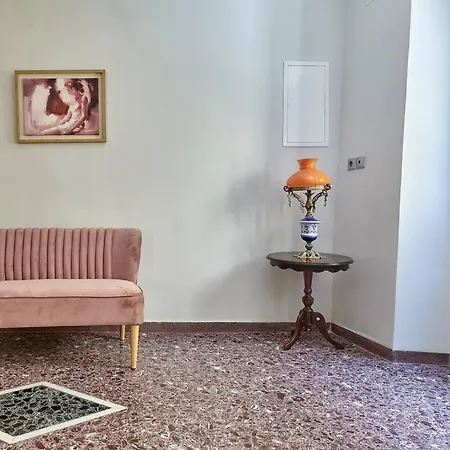 Centrally Yours: Spacious House In The Center *