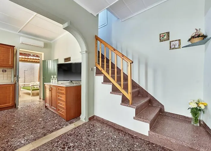 Centrally Yours: Spacious House In The Center *