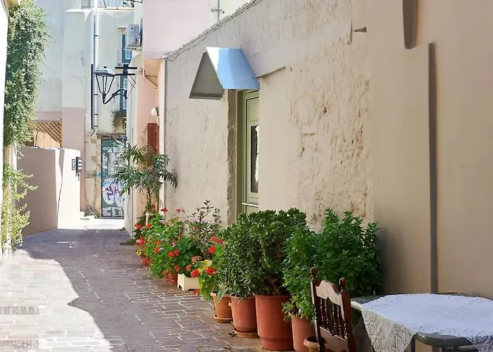 Centrally Yours: Spacious House In The Center Apartamento