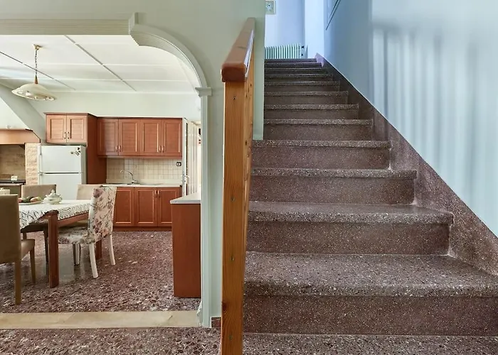 Centrally Yours: Spacious House In The Center *