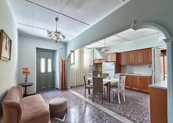 Apartamento Centrally Yours: Spacious House In The Center