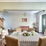 Centrally Yours: Spacious House In The Center Appartamento *